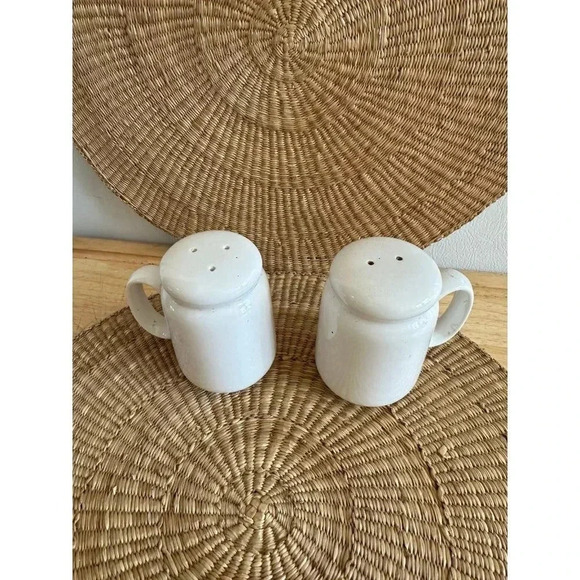 Cooks Club Taiwan set of two salt and pepper shakers - Picture 1 of 8